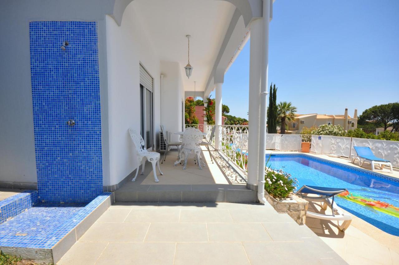 Well-Appointed Villa Is Situated In The Popular Resort Of Vilamoura Quarteira Exterior photo